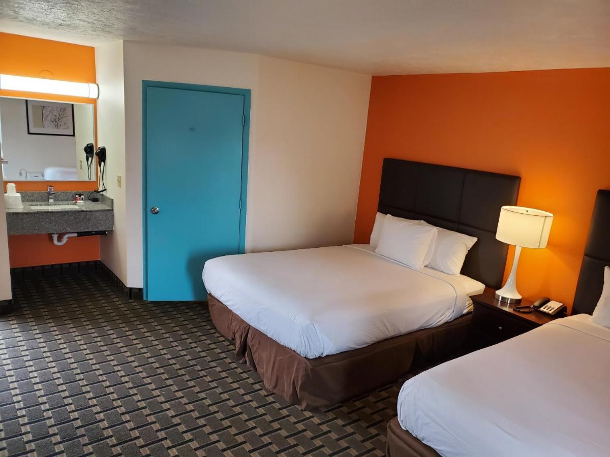 Howard Johnson By Wyndham Spokane Exterior photo