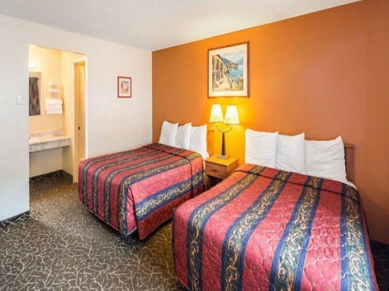 Howard Johnson By Wyndham Spokane Exterior photo