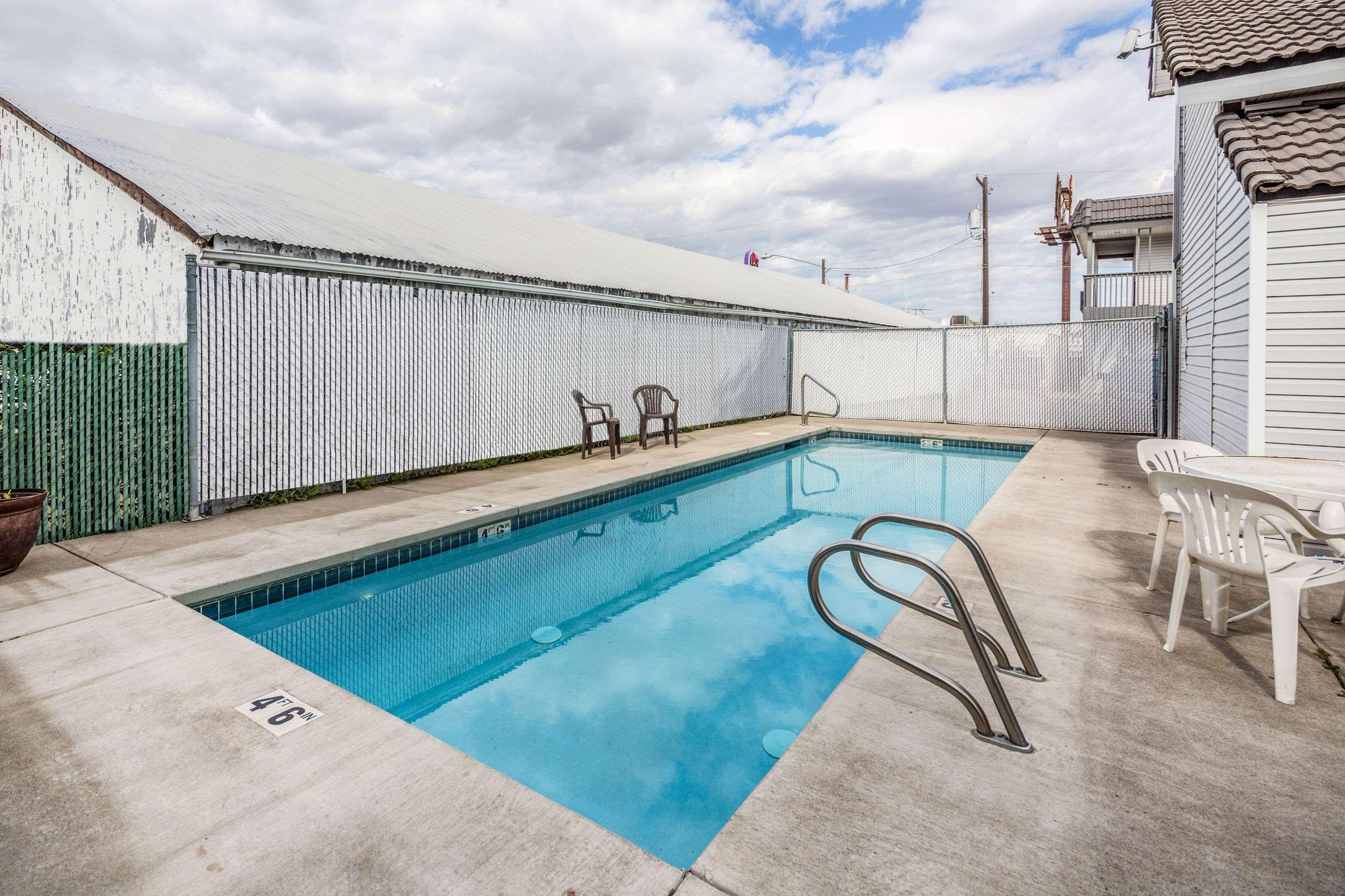Howard Johnson By Wyndham Spokane Exterior photo